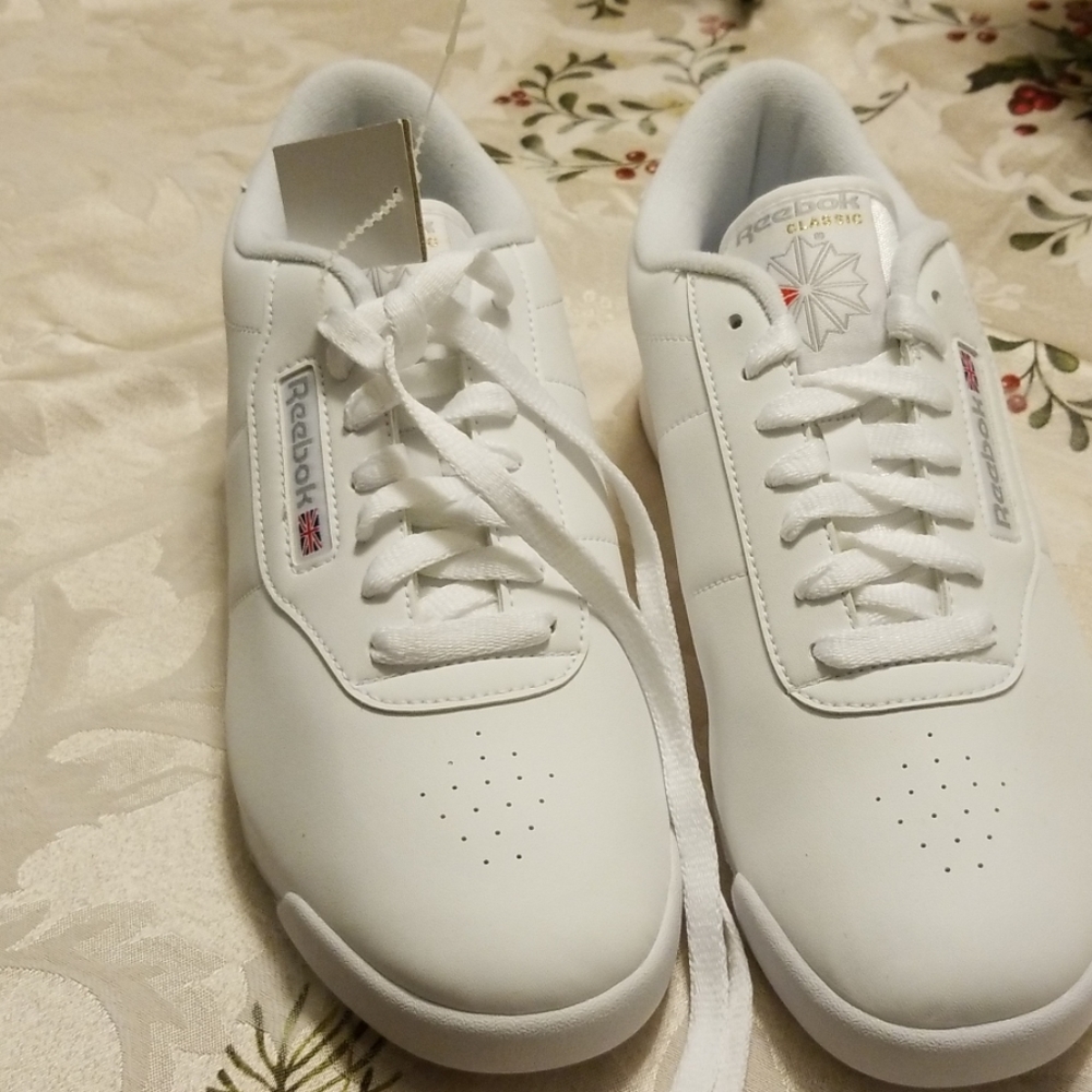 Reebok tennis shoes wide